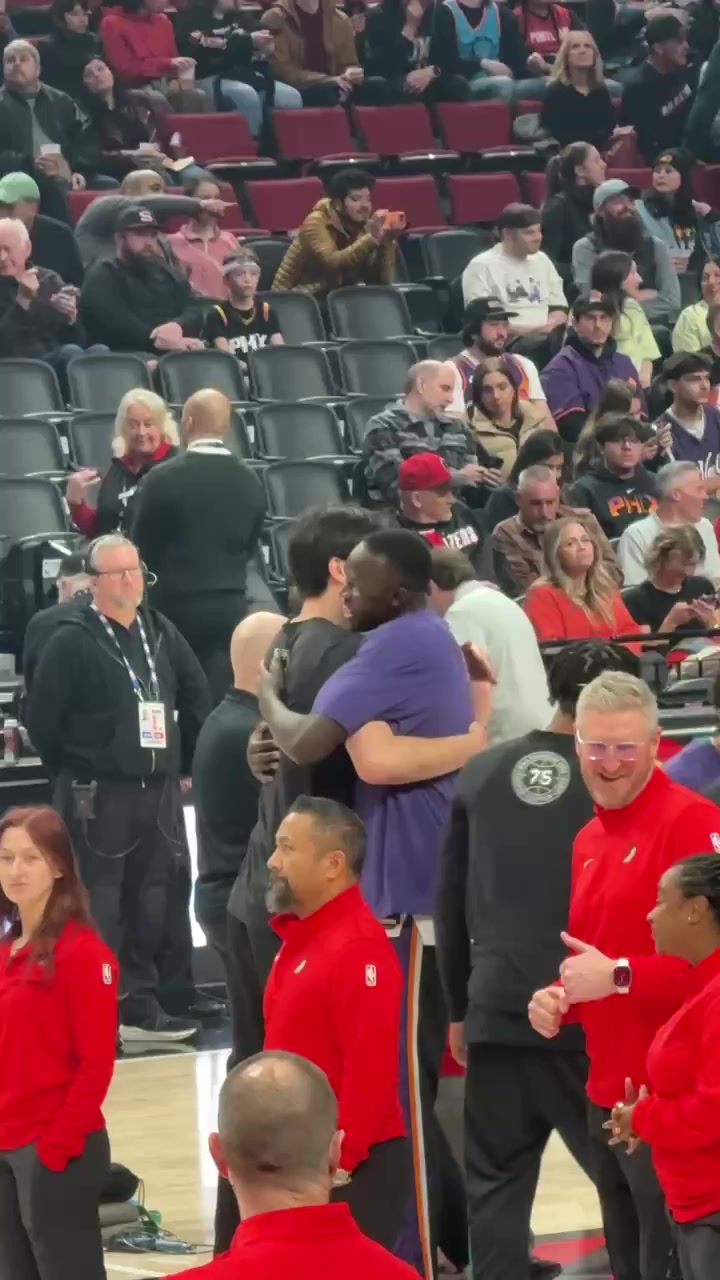 开云电子-好兄弟别来无恙！小吧捕捉到杨瀚森和马卢阿奇热情打招呼~